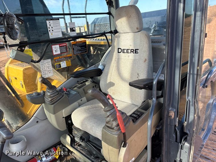 image for item EF6073 2014 John Deere 250G excavator