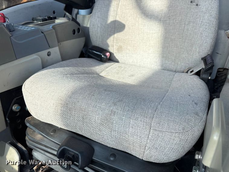 image for item EF6073 2014 John Deere 250G excavator