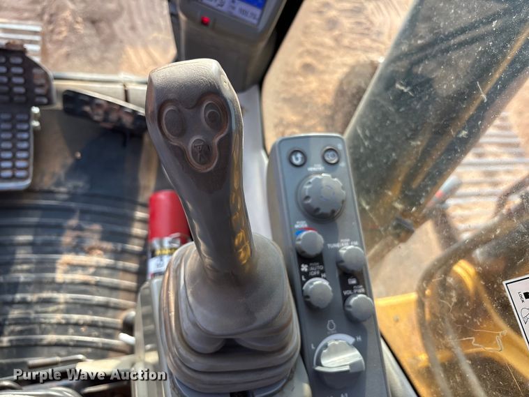 image for item EF6073 2014 John Deere 250G excavator
