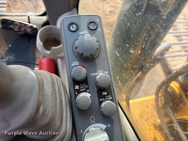 image for item EF6073 2014 John Deere 250G excavator