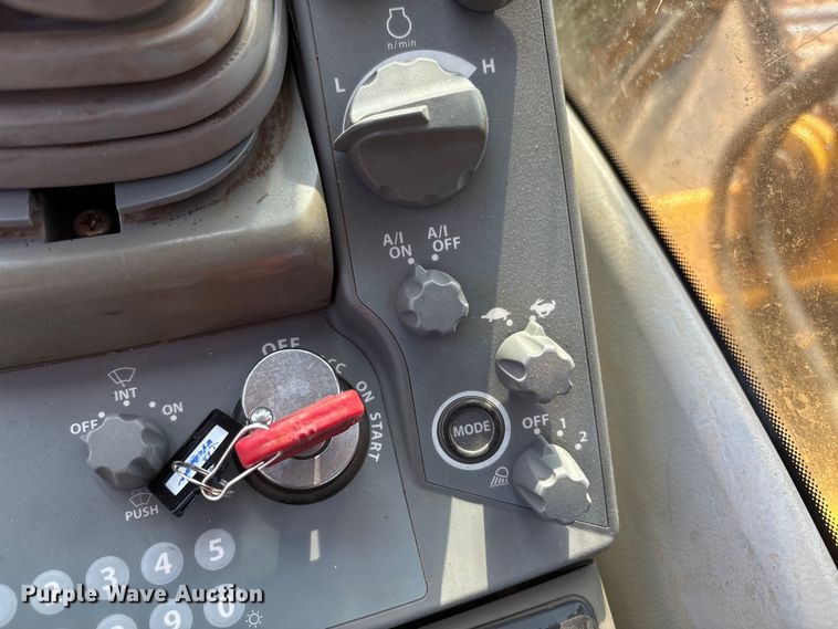 image for item EF6073 2014 John Deere 250G excavator