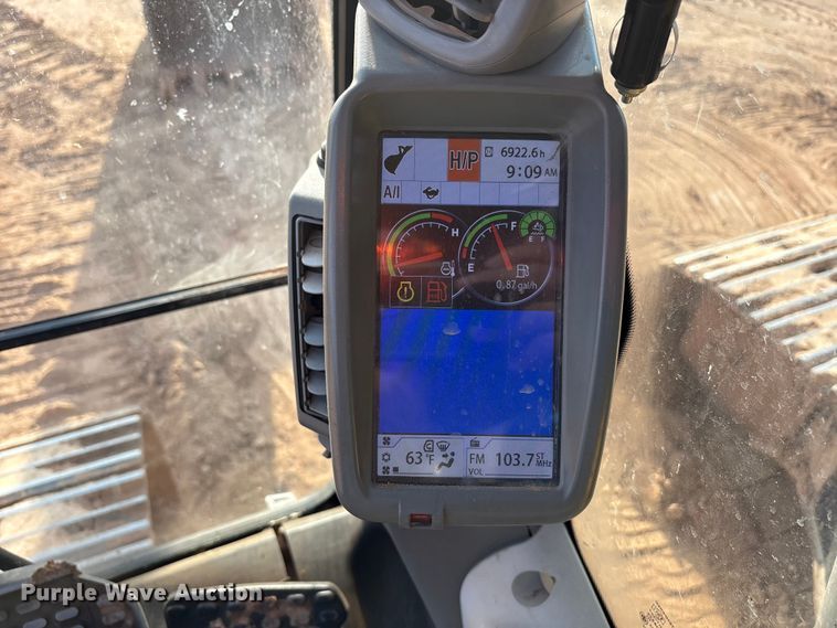 image for item EF6073 2014 John Deere 250G excavator