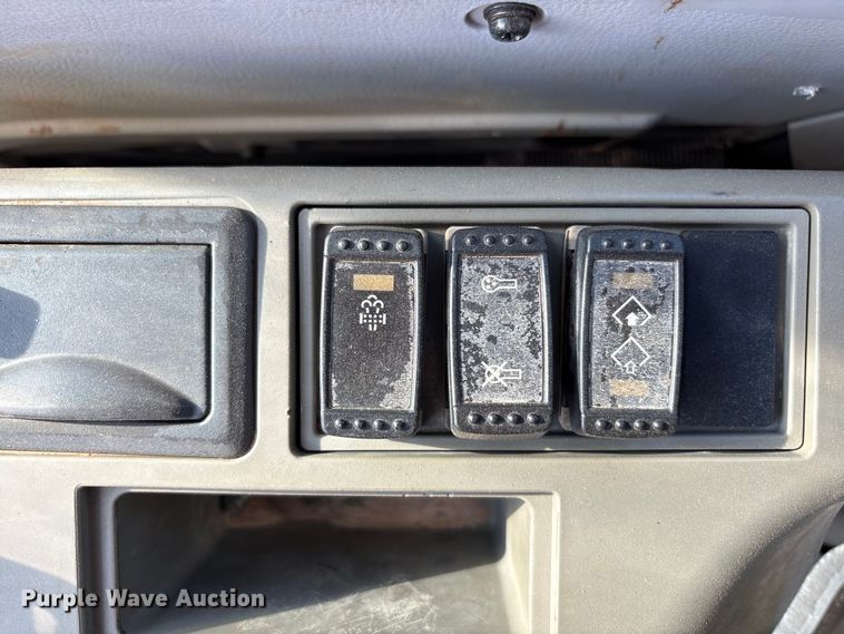 image for item EF6073 2014 John Deere 250G excavator