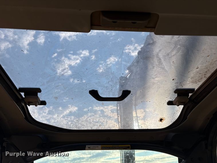 image for item EF6073 2014 John Deere 250G excavator