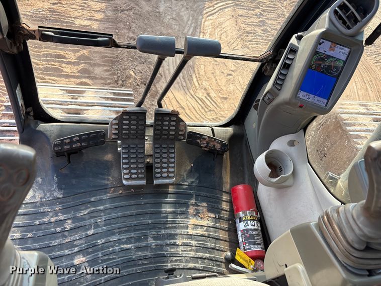 image for item EF6073 2014 John Deere 250G excavator