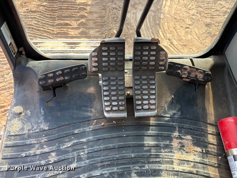 image for item EF6073 2014 John Deere 250G excavator