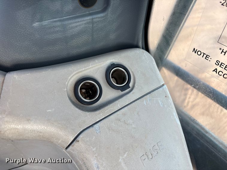 image for item EF6073 2014 John Deere 250G excavator