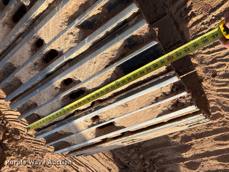 image for item EF6073 2014 John Deere 250G excavator