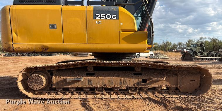 image for item EF6073 2014 John Deere 250G excavator