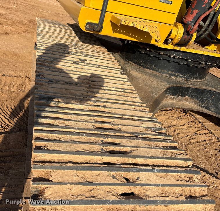 image for item EF6073 2014 John Deere 250G excavator