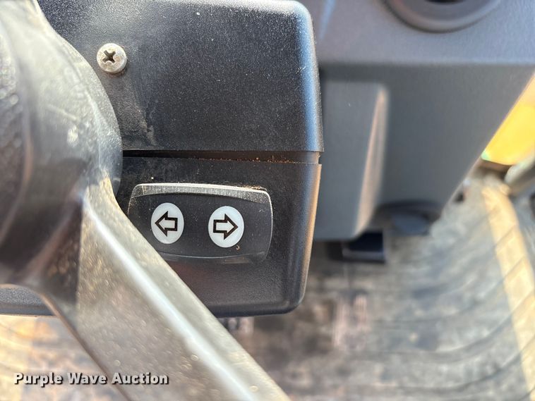 image for item EF6075 2014 John Deere 310SK backhoe