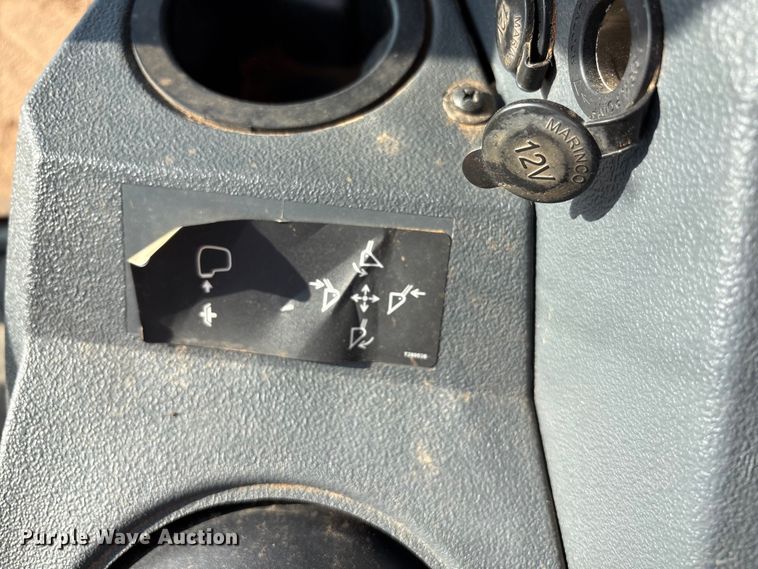 image for item EF6075 2014 John Deere 310SK backhoe