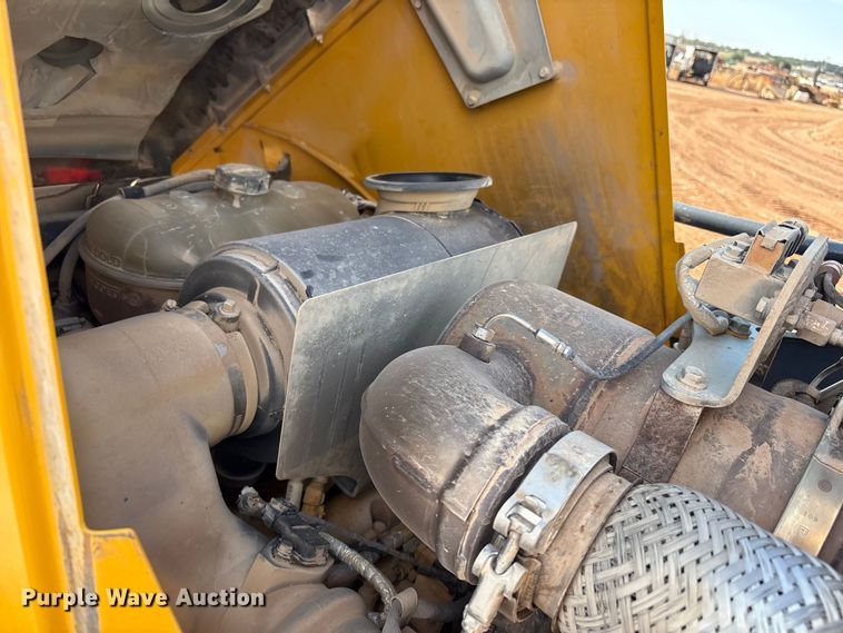 image for item EF6075 2014 John Deere 310SK backhoe