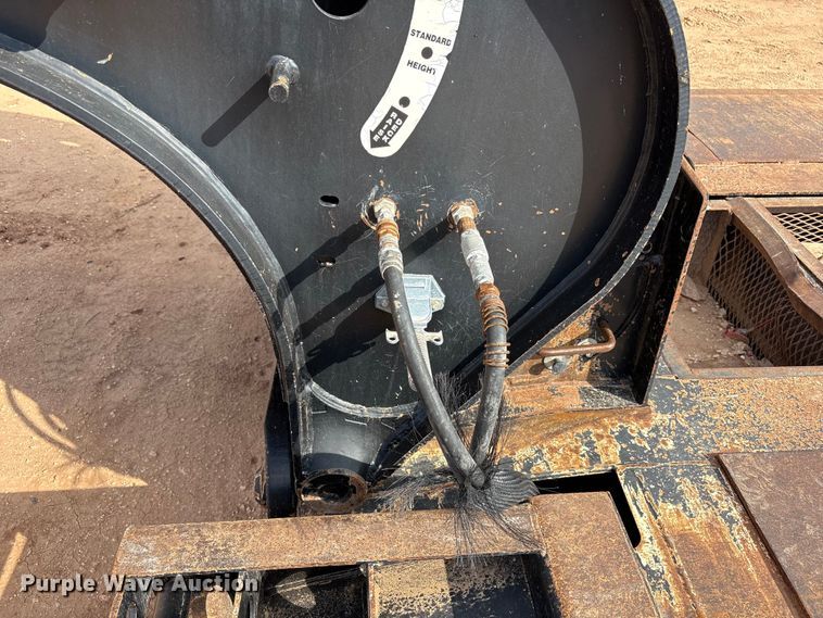 image for item EF6076 2011 Etnyre Blackhawk limited lowboy equipment trailer