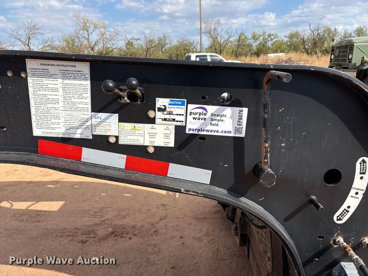 image for item EF6076 2011 Etnyre Blackhawk limited lowboy equipment trailer