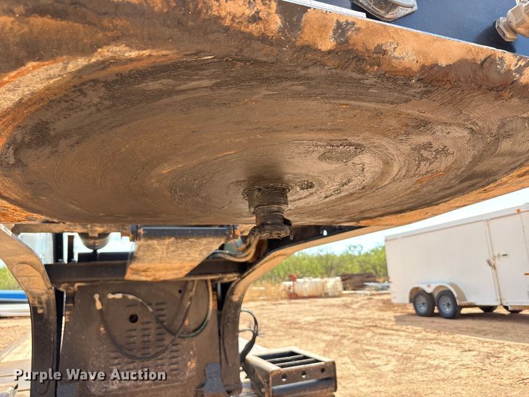 image for item EF6076 2011 Etnyre Blackhawk limited lowboy equipment trailer