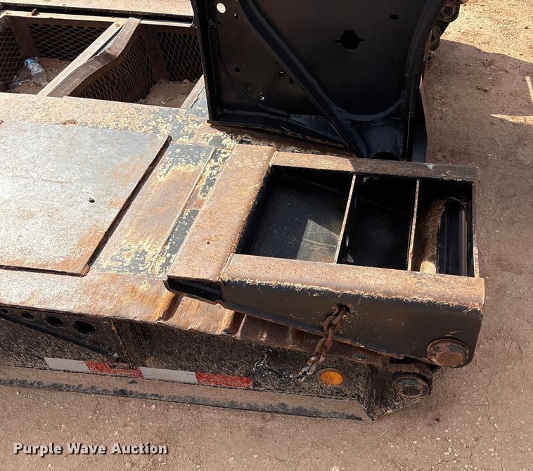 image for item EF6076 2011 Etnyre Blackhawk limited lowboy equipment trailer