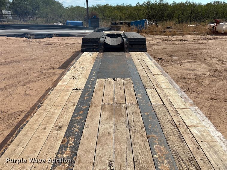 image for item EF6076 2011 Etnyre Blackhawk limited lowboy equipment trailer