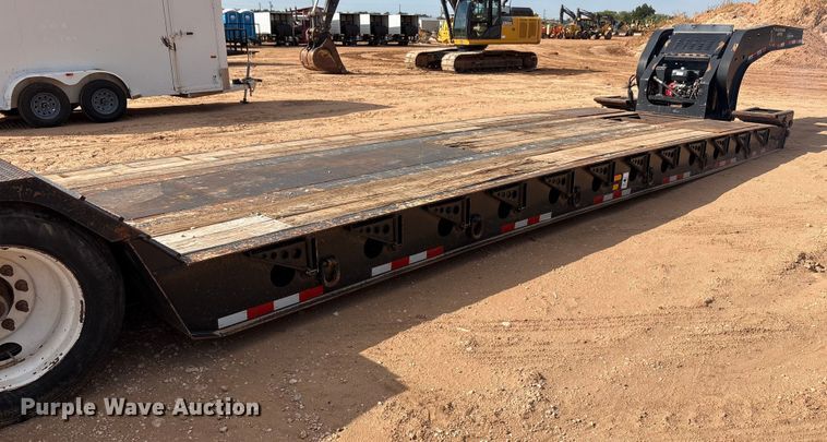 image for item EF6076 2011 Etnyre Blackhawk limited lowboy equipment trailer