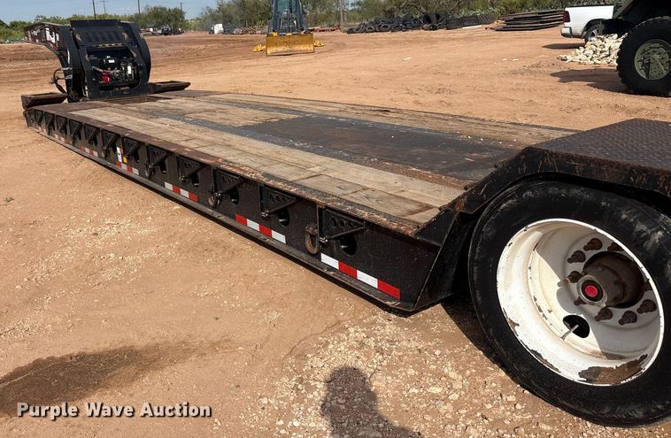 image for item EF6076 2011 Etnyre Blackhawk limited lowboy equipment trailer