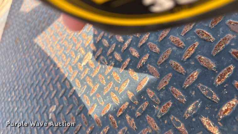 image for item EF6076 2011 Etnyre Blackhawk limited lowboy equipment trailer