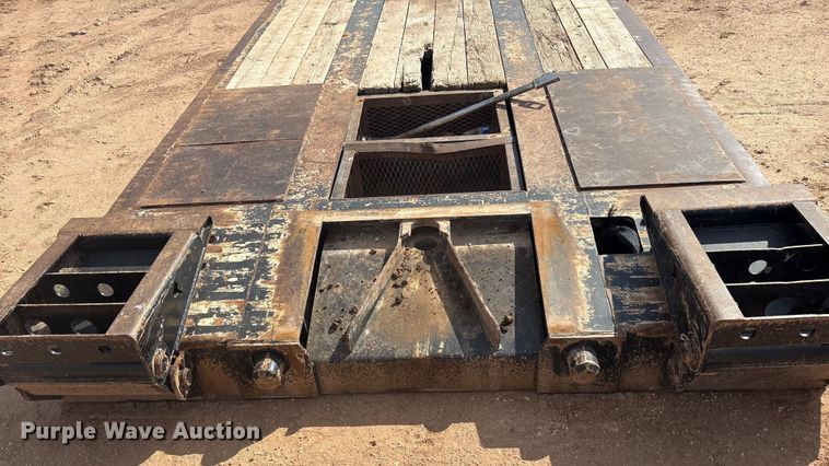 image for item EF6076 2011 Etnyre Blackhawk limited lowboy equipment trailer