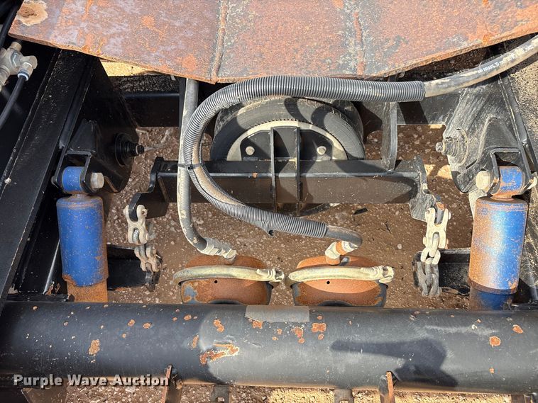 image for item EF6076 2011 Etnyre Blackhawk limited lowboy equipment trailer