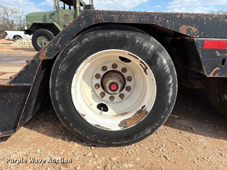 image for item EF6076 2011 Etnyre Blackhawk limited lowboy equipment trailer