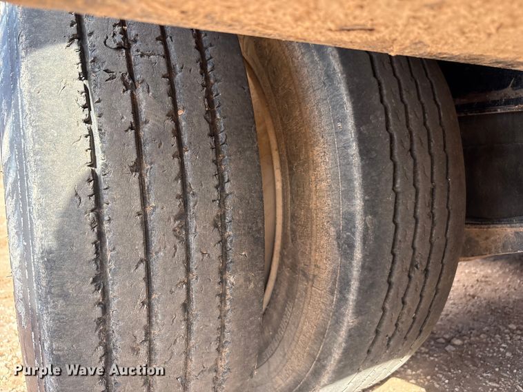 image for item EF6076 2011 Etnyre Blackhawk limited lowboy equipment trailer