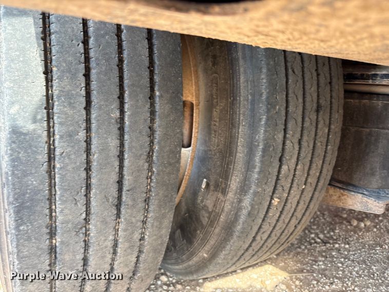 image for item EF6076 2011 Etnyre Blackhawk limited lowboy equipment trailer