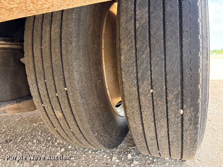 image for item EF6076 2011 Etnyre Blackhawk limited lowboy equipment trailer