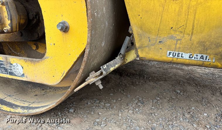 image for item EF6082 2007 Sakai SW320 double drum vibratory roller