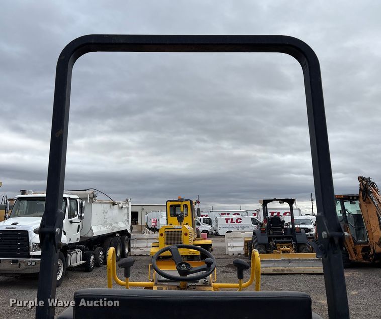 image for item EF6082 2007 Sakai SW320 double drum vibratory roller