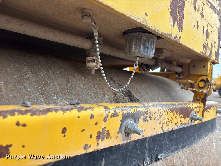 image for item EF6082 2007 Sakai SW320 double drum vibratory roller