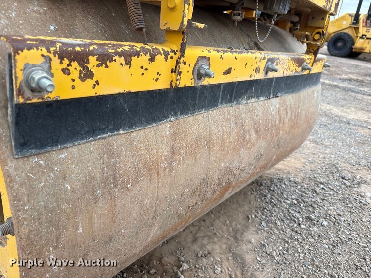 image for item EF6082 2007 Sakai SW320 double drum vibratory roller