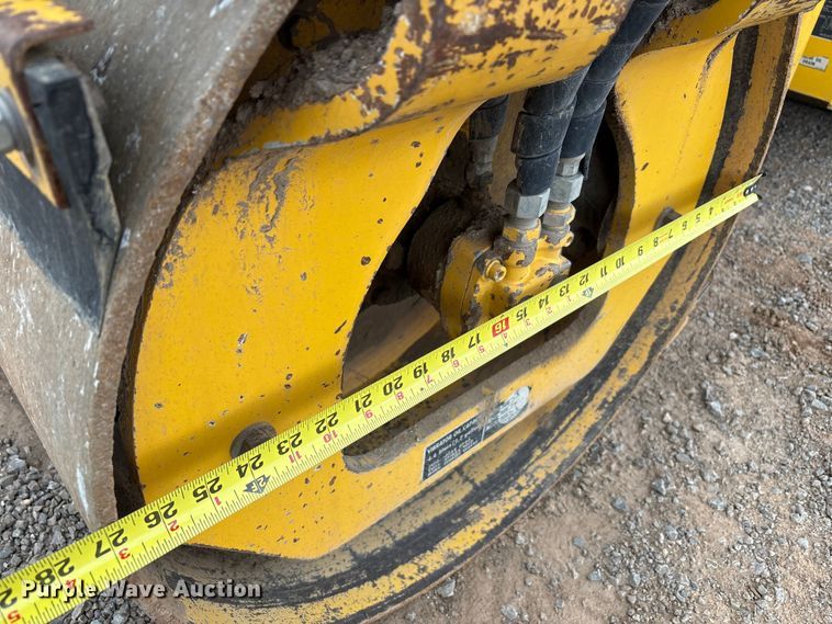 image for item EF6082 2007 Sakai SW320 double drum vibratory roller