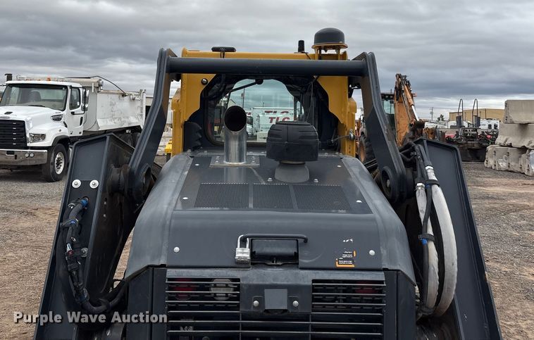 image for item EF6083 2021 John Deere 333G tracked skid steer loader