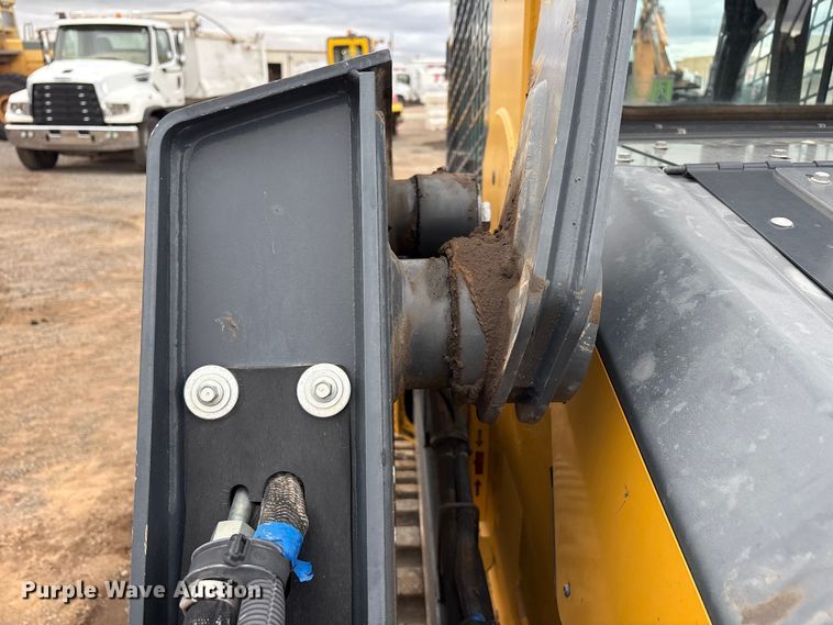 image for item EF6083 2021 John Deere 333G tracked skid steer loader