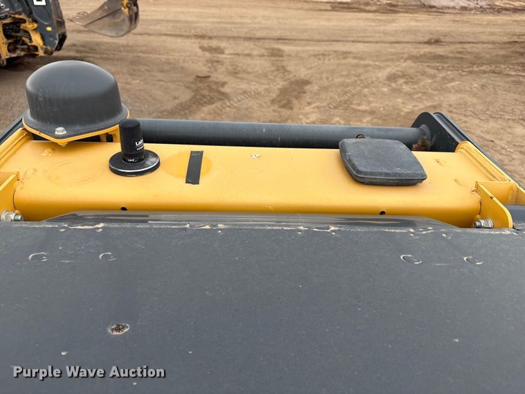 image for item EF6083 2021 John Deere 333G tracked skid steer loader