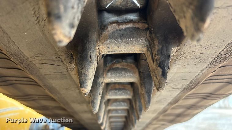 image for item EF6083 2021 John Deere 333G tracked skid steer loader