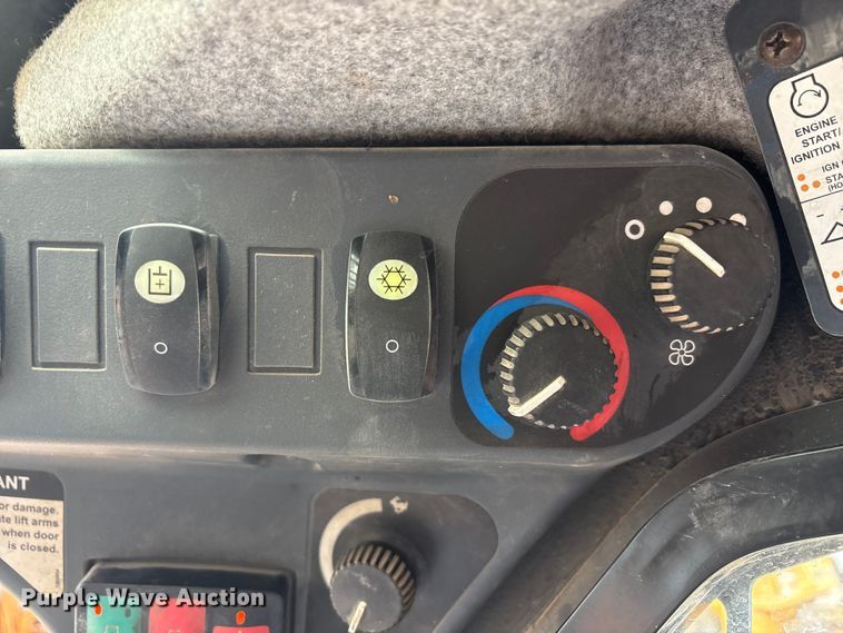 image for item EF6083 2021 John Deere 333G tracked skid steer loader