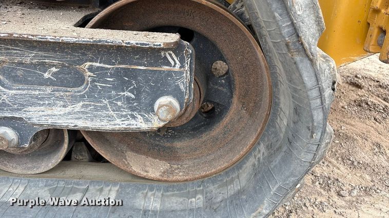 image for item EF6083 2021 John Deere 333G tracked skid steer loader