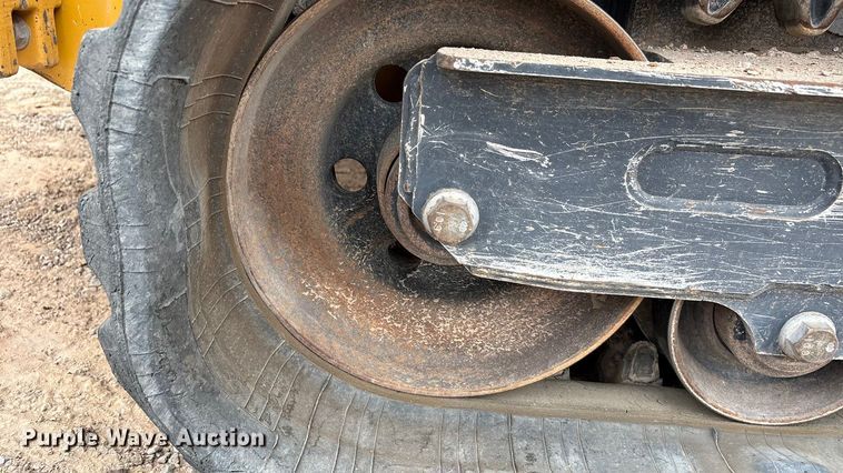 image for item EF6083 2021 John Deere 333G tracked skid steer loader