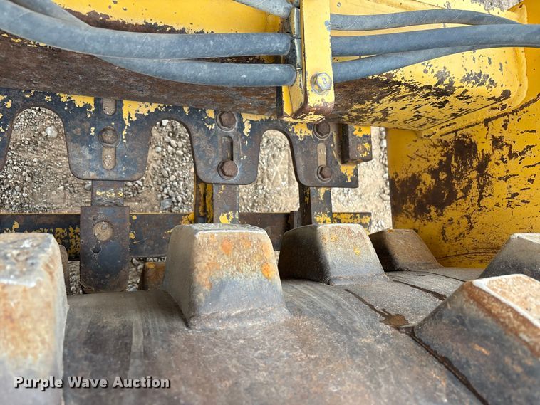 image for item EF6084 2007 Sakai SV201TF single drum vibratory roller