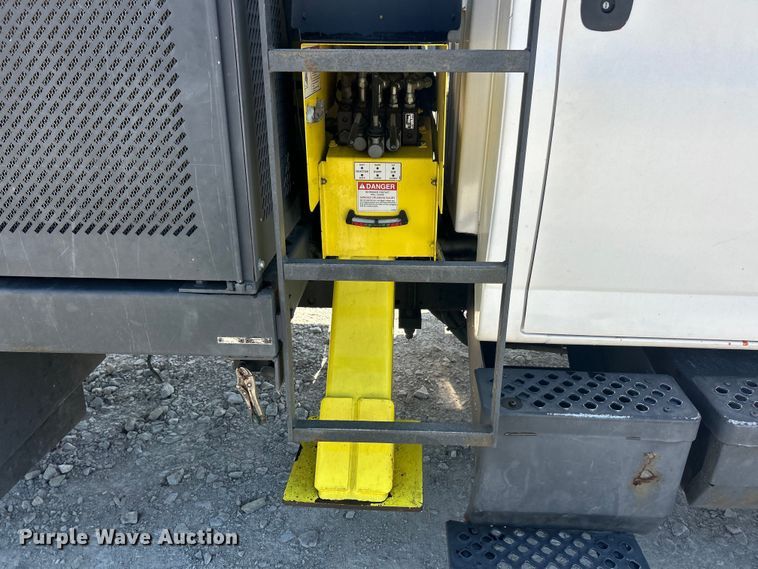 image for item EK8396 2009 GMC C7500 forestry bucket truck