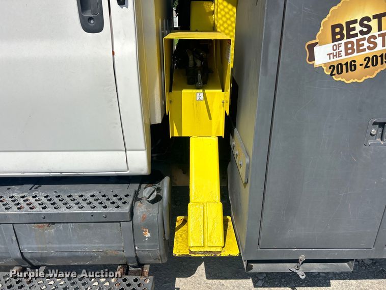 image for item EK8396 2009 GMC C7500 forestry bucket truck