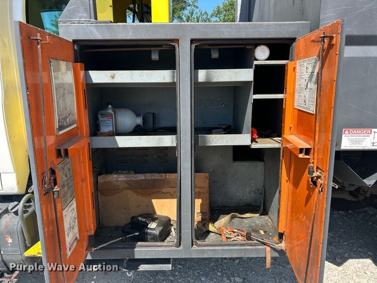 image for item EK8396 2009 GMC C7500 forestry bucket truck