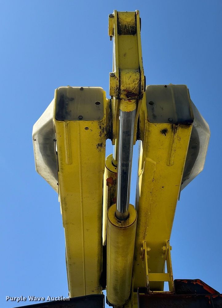 image for item EK8396 2009 GMC C7500 forestry bucket truck