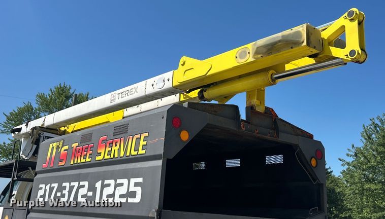 image for item EK8396 2009 GMC C7500 forestry bucket truck