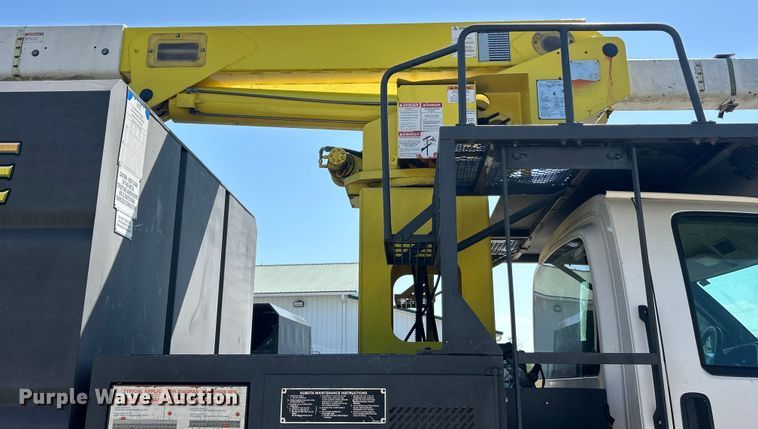 image for item EK8396 2009 GMC C7500 forestry bucket truck